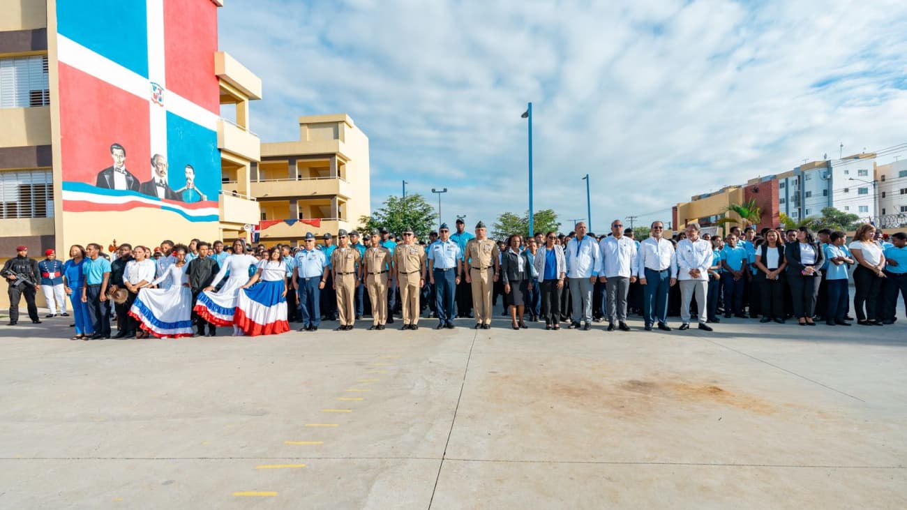 El Ministerio de Defensa de la República Dominicana inicia un nuevo ciclo de capacitación del Servicio Militar Voluntario con una ceremonia de izada de bandera.
