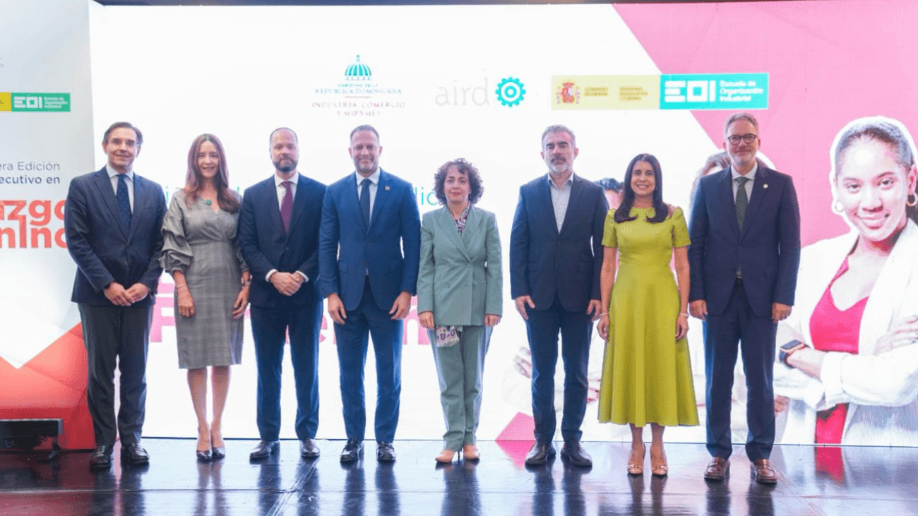 Gobierno y empresas promueven el liderazgo de las mujeres en la industria dominicana