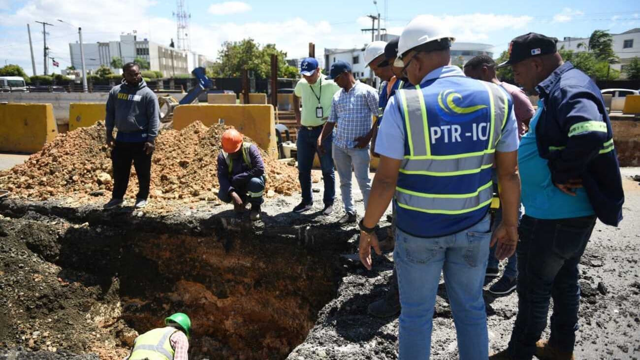 Caasd corrige daños ocasionados por obra de paso a desnivel en la 27 de Febrero