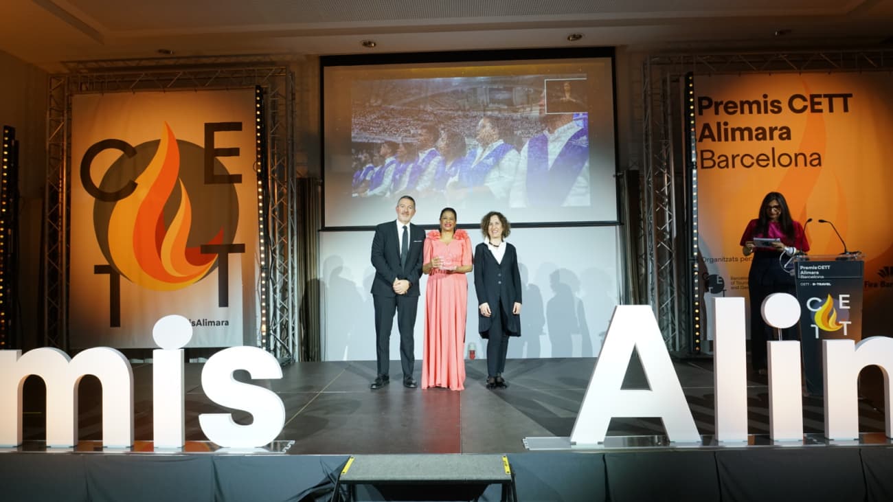 Mescyt impulsa liderazgo dominicano en turismo con becas internacionales