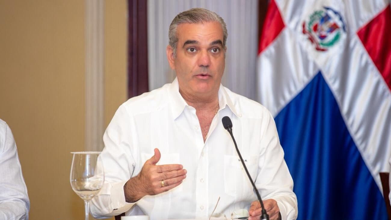 Gobierno mantiene precios de combustibles y busca acuerdos ante crisis internacional