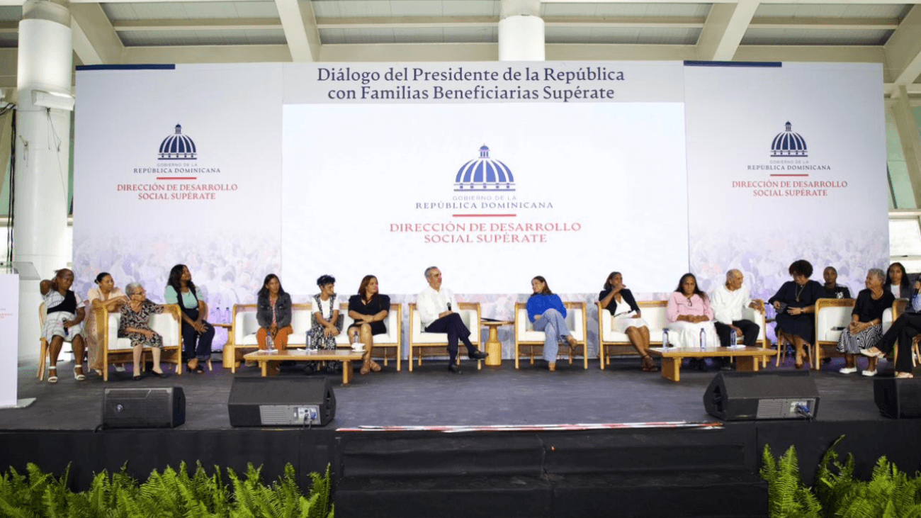 Abinader dialoga con 6,000 familias y reafirma apoyo a programas sociales