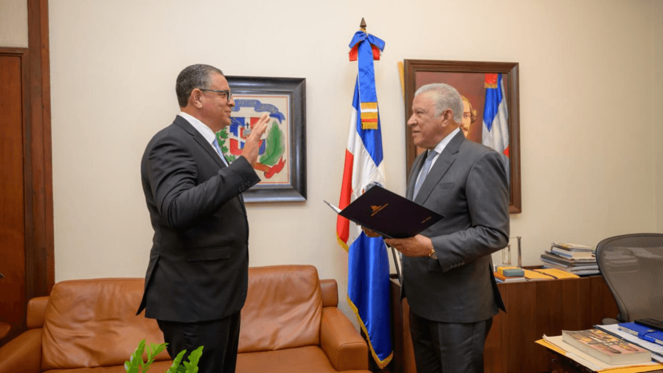 Juramentan a Carlos Alessandry como director del Plan San Juan