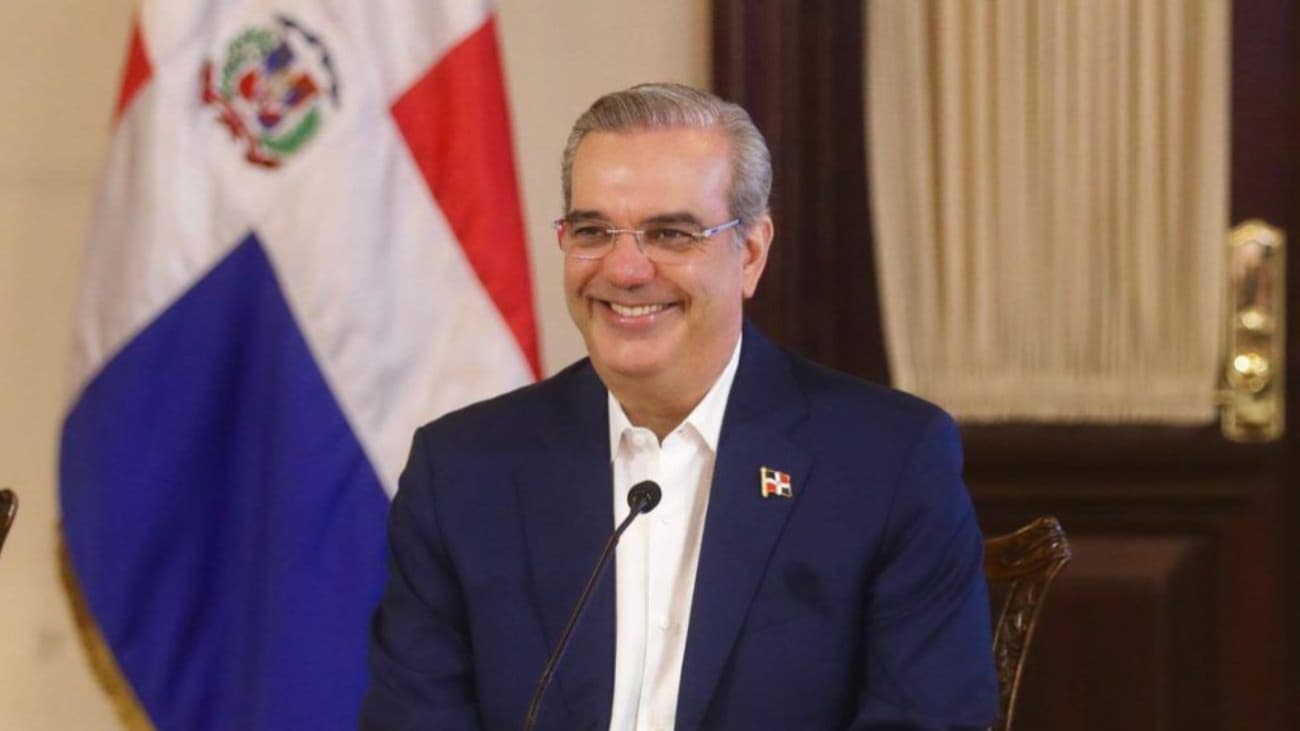 Abinader dona salarios de 2025 a fundaciones e instituciones sociales