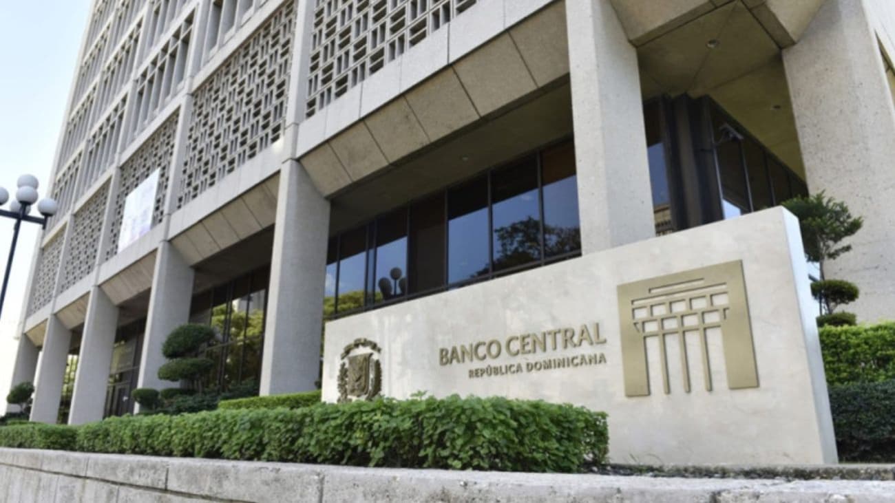 Dólar continúa bajando y se mantiene por debajo de los RD$60 en República Dominicana