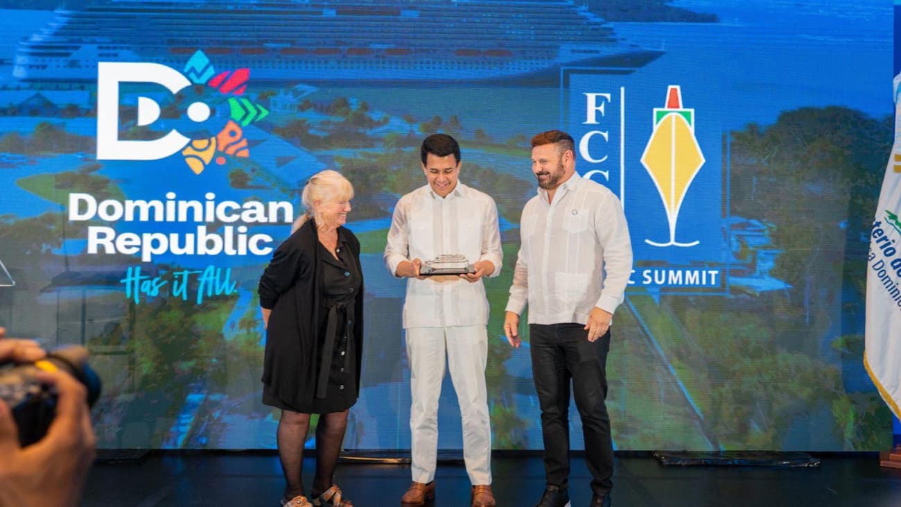 FCCA reconoce a David Collado por su liderazgo en el impulso del turismo de cruceros en República Dominicana