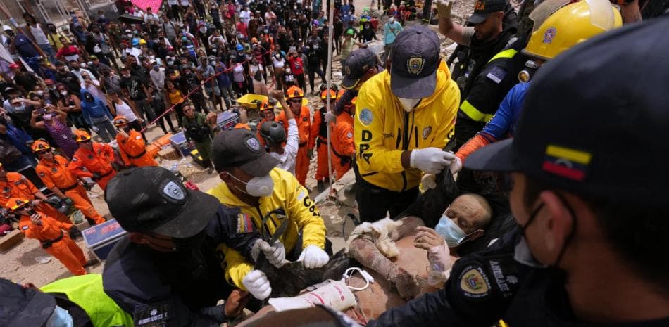 Continúan las labores de rescate en Venezuela mientras aumenta el número de víctimas tras los terremotos