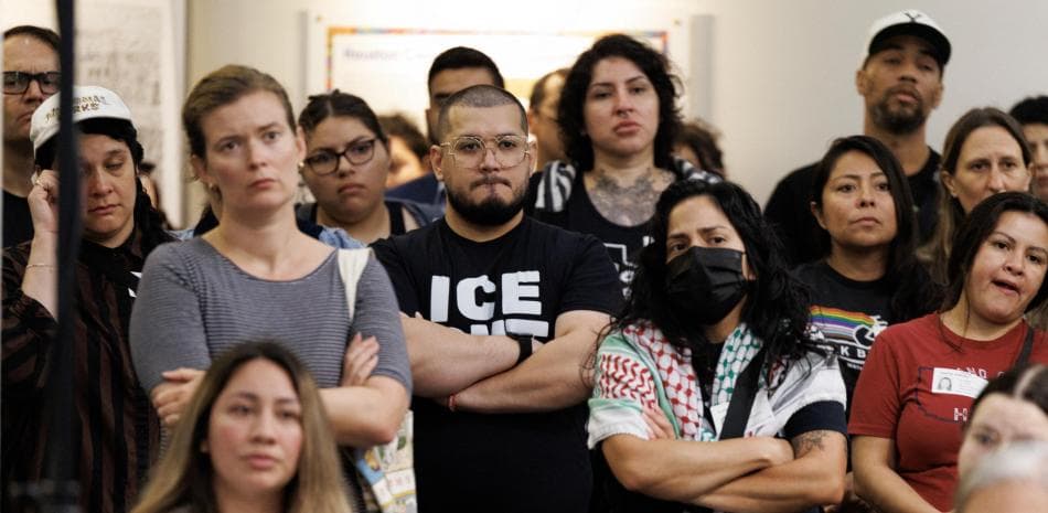 Trump defiende los controles de ICE pese a la polémica por recientes muertes en operativos migratorios