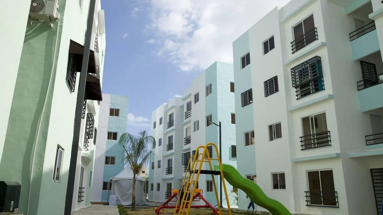 Abinader entrega 112 apartamentos del Residencial Nueva Esperanza en Boca Chica