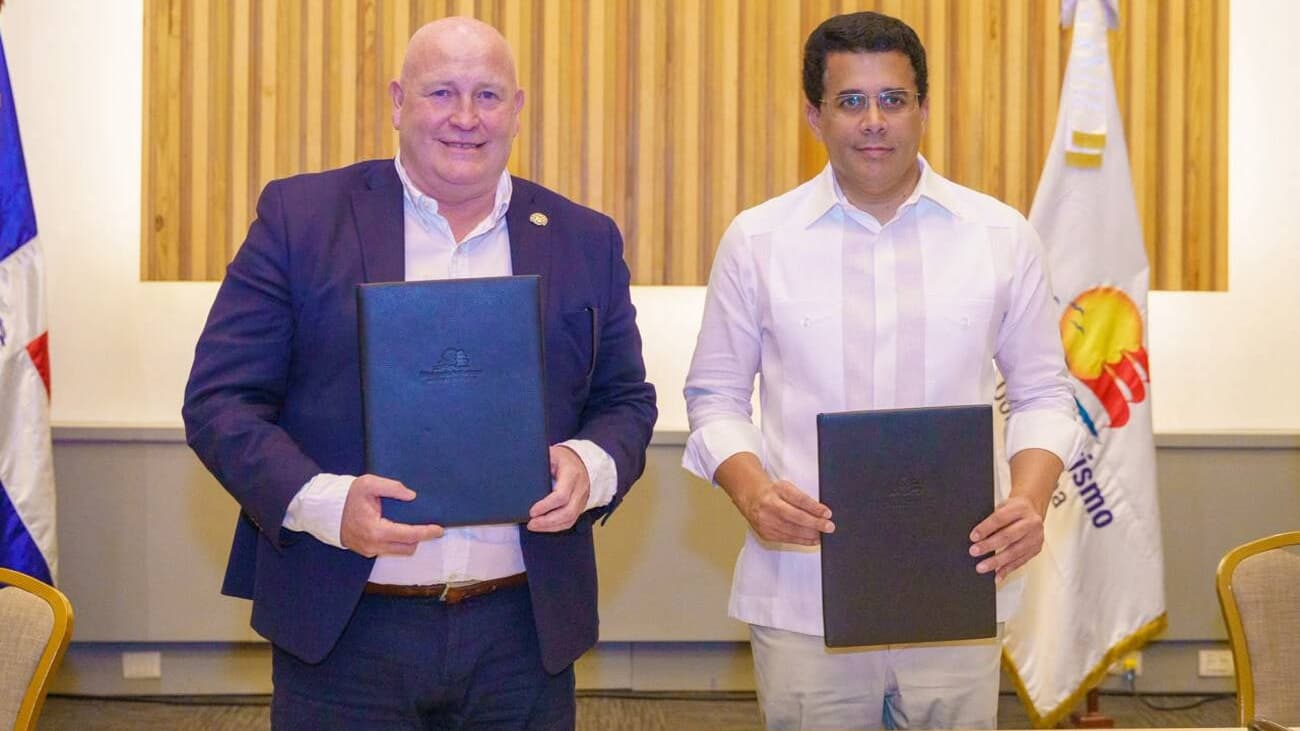 MITUR e ITF firman acuerdo para fortalecer el transporte turístico en República Dominicana