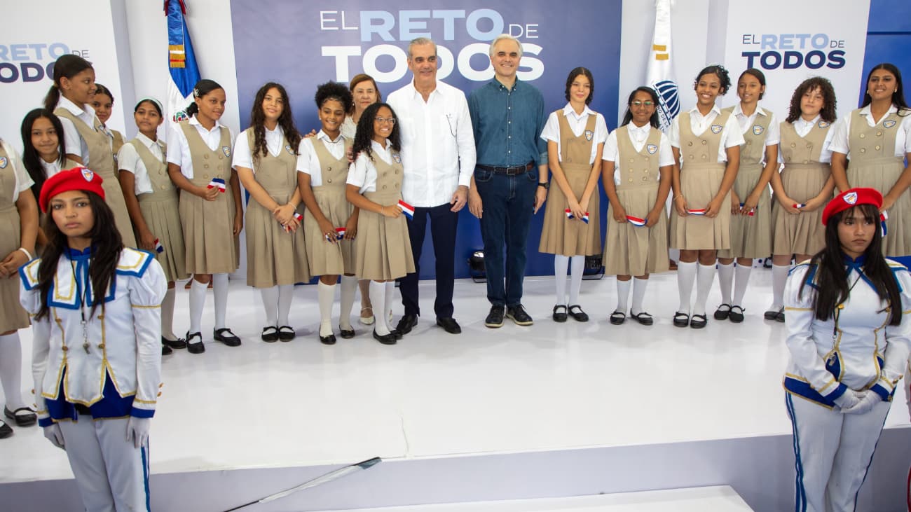 Abinader entrega techado del Politécnico Mercedes Morel para fortalecer la educación en La Vega