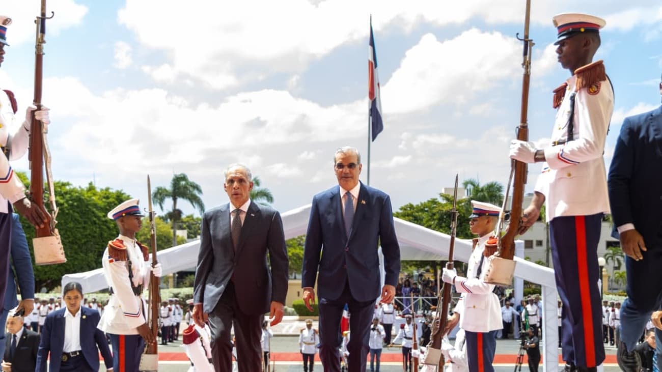 Abinader recibe al presidente de Honduras en visita oficial
