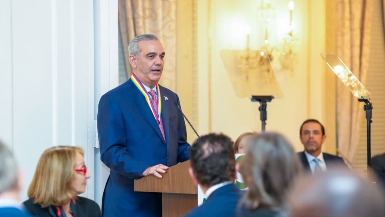 Abinader recibe la Insignia de Oro de Americas Society por su gestión y liderazgo regional