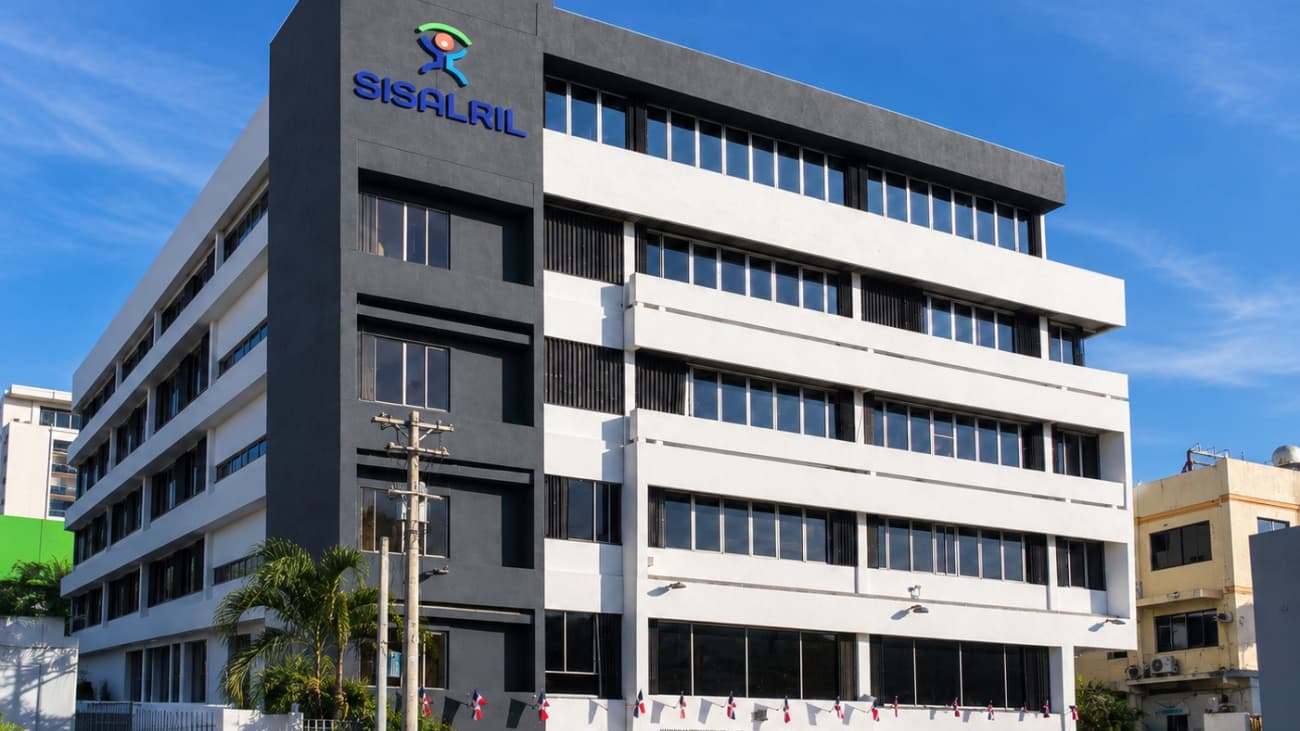 Sisalril amplía la cobertura médica para más de 122,000 jubilados y pensionados del Estado